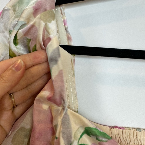 ASTR the label Emma ruched satiny Floral Puff Sleeve Dress size medium - Picture 9 of 13